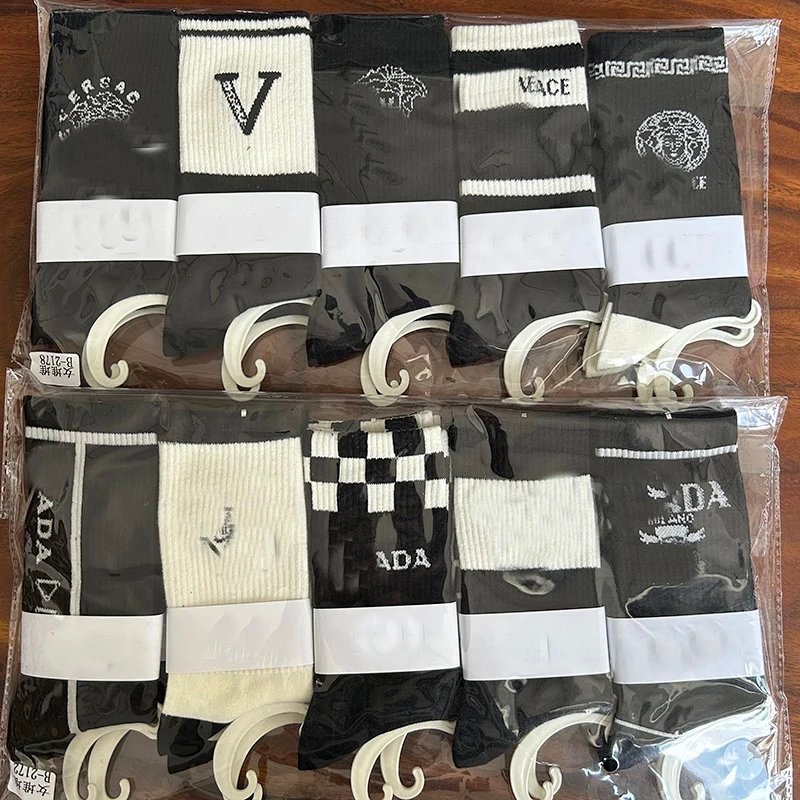 Kakobuy spreadsheet Prada accessories - Prada B-5 Black and White Patterned Socks product image