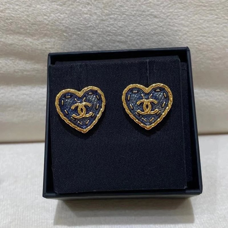 Kakobuy spreadsheet accessories - XXX-XNE耳环小号黑金色牛仔爱心双c耳钉-3579 product image