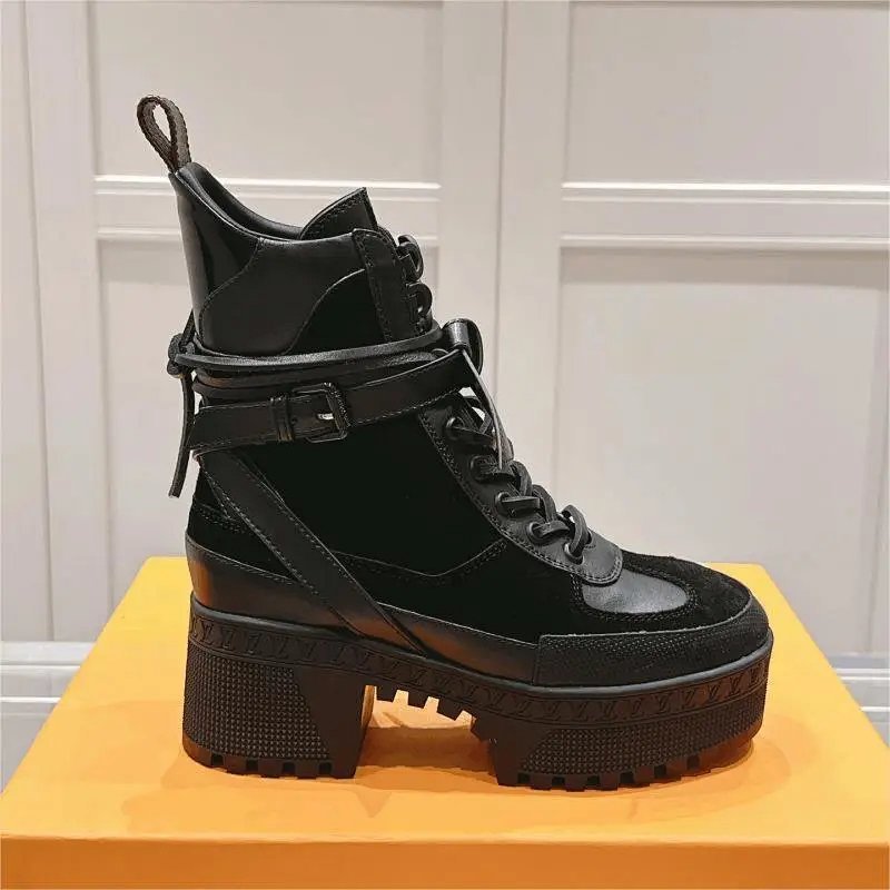 Kakobuy spreadsheet accessories - 经典高跟马丁靴 product image