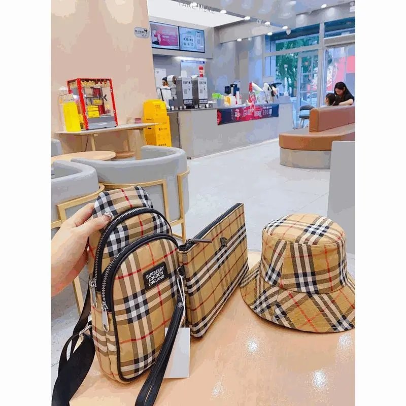 Kakobuy spreadsheet Burberry headwear - Burberry Vintage Check Plaid 3-Piece Bag and Hat Set product image
