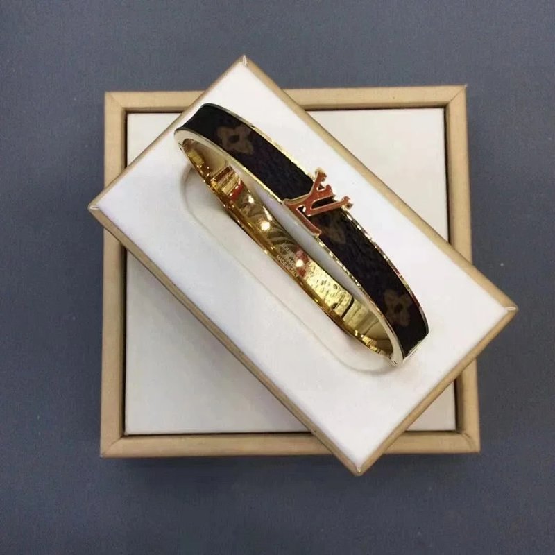 Kakobuy spreadsheet Louis Vuitton t-shirts - Louis Vuitton Gold-Tone Monogram Patterned Titanium Steel Bangle Bracelet product image