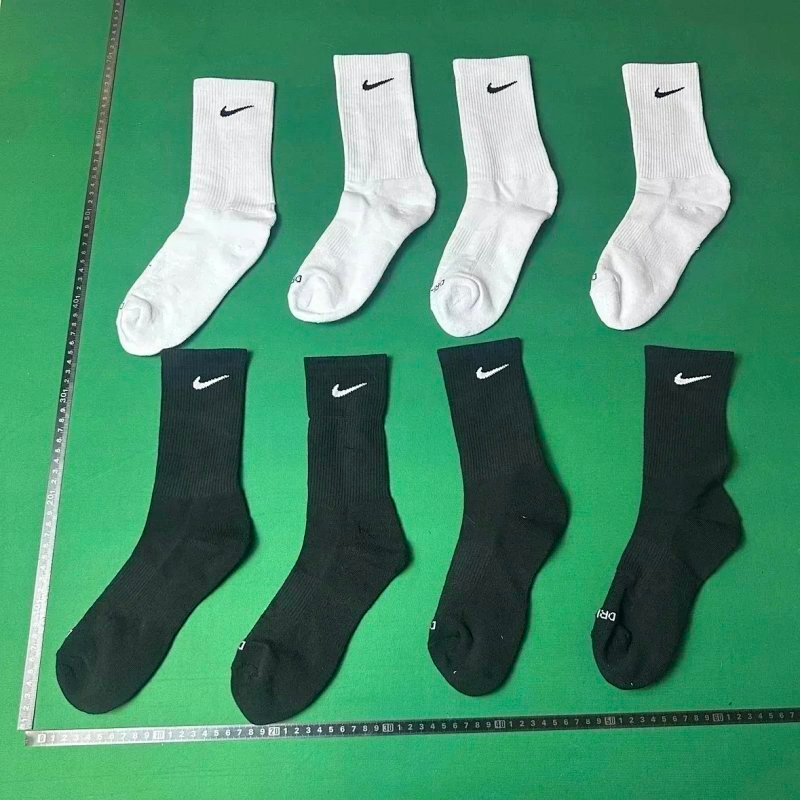 Kakobuy spreadsheet Nike accessories - Nike Black and White Ribbed Crew Socks product image