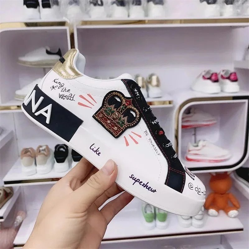 Kakobuy spreadsheet shoes - 青春潮流涂鸦彩绘情侣鞋板鞋 product image